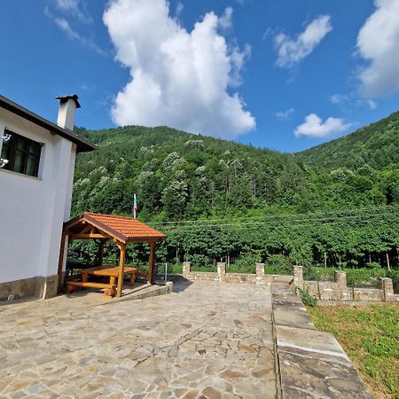 Guest House Ivan Cherni Osum Exteriér fotografie