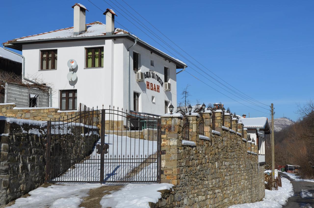 Guest House Ivan Cherni Osum Exteriér fotografie