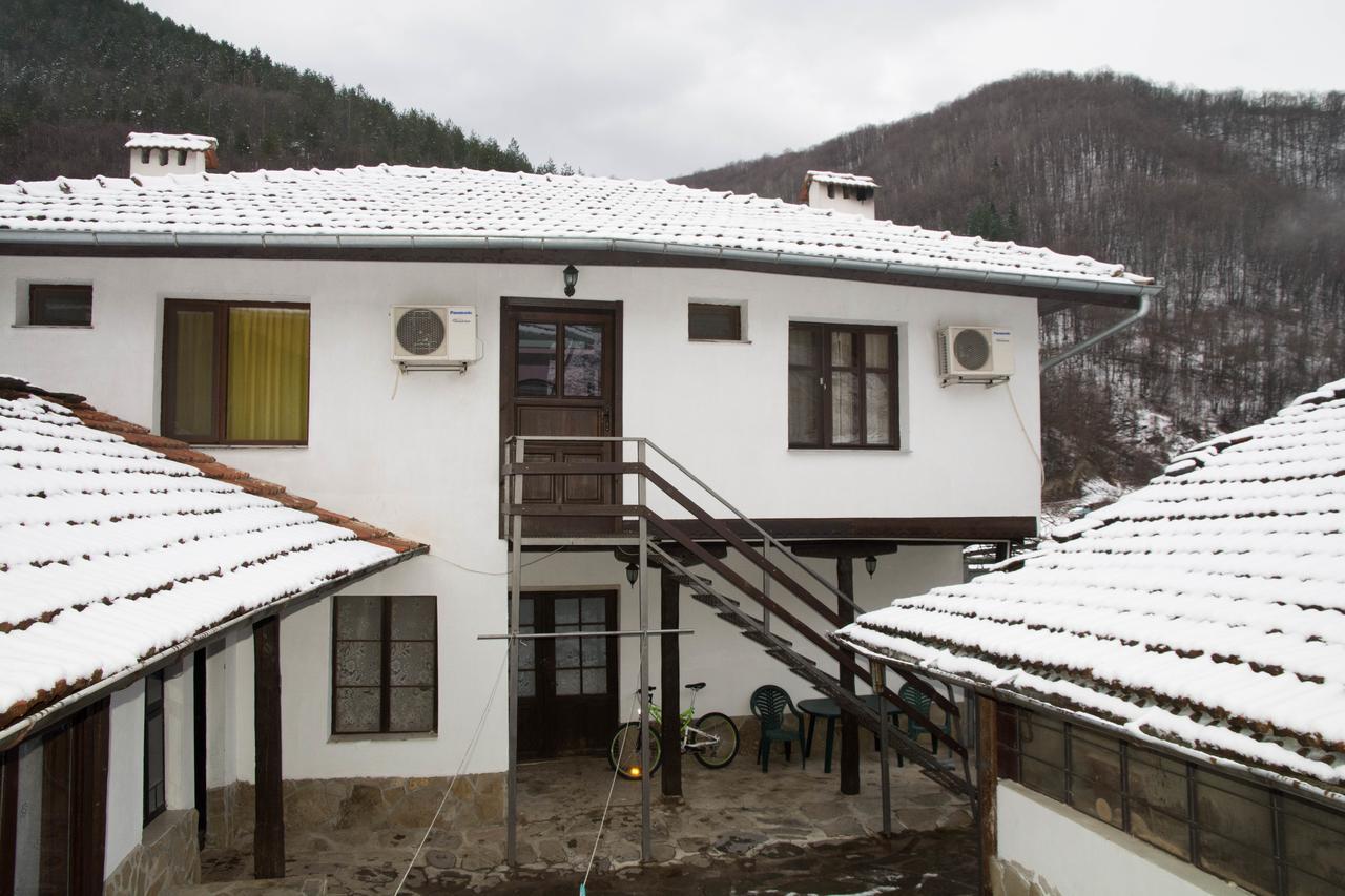 Guest House Ivan Cherni Osum Exteriér fotografie
